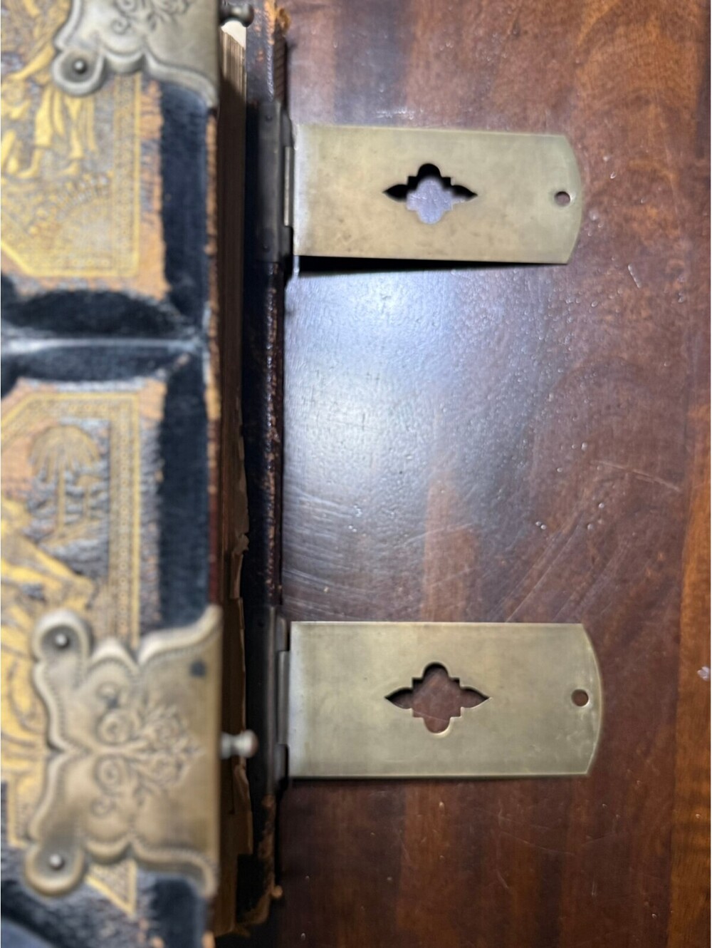 Antique 1880s Holy Bible | Damage | BEAUTIFUL BIBLE - Picture 6 of 11